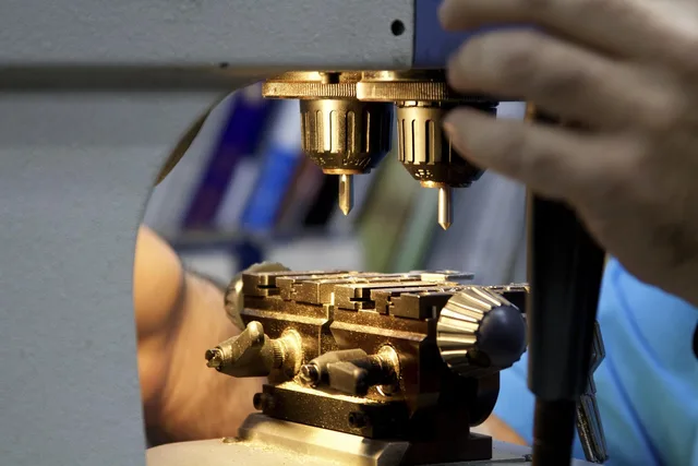key, machine, work, equipment, metal, tool, mechanical, industrial, key, key, key, machine, machine, machine, machine, machine, mechanical. 7 points on locksmith equipment and setup that matter