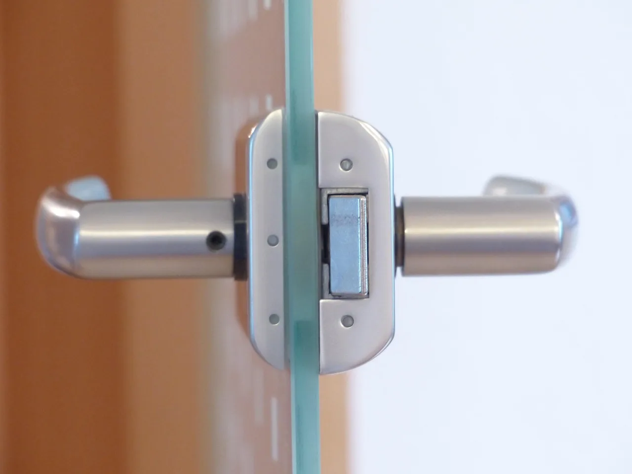 door lock, door, door knob, jack, door handle, entrance, metal, front door, close, security, blocking, lock, glass door, close to, to graduate, door lock, door lock, door lock, door lock, door lock, door, door knob, door knob, door knob, door handle, door handle, front door, lock, lock. Locksmith operations: a step-by-step job workflow