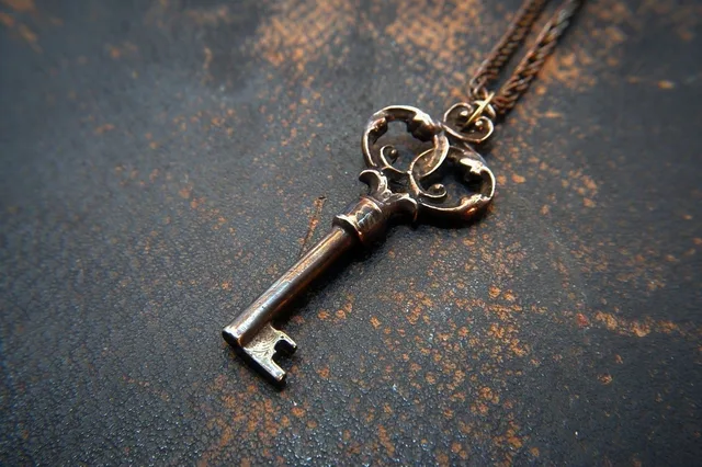 key, pendant, iron, key, key, key, key, key. Locksmith startup model: mobile, counter or contract
