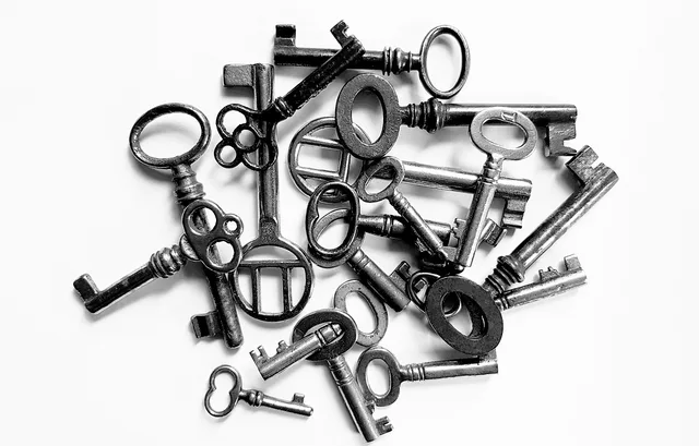 key, close up, to open, door key, security, close to, metal, lock, blade, old, secret, castle, mysterious, monochrome, collection, silver, crowd, make up, to graduate, key, key, key, key, key, lock, secret. How to decide between new and used locksmith equipment