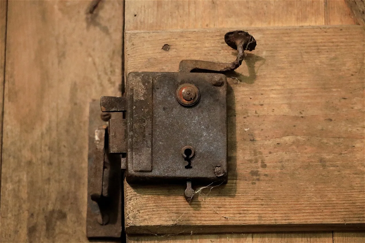 door lock, old, metal, door handle, door fitting, castle, key hole, to graduate, wooden door, lock, fitting, mouse box lock, door lock, door lock, door handle, door handle, door handle, door handle, key hole, key hole, key hole, key hole, key hole, lock. Winter lock failures and repair work in the Midwest